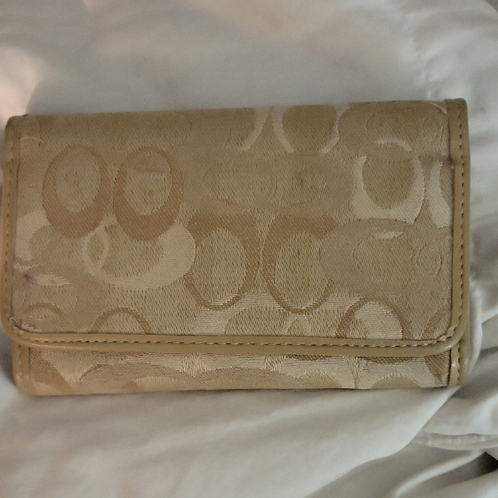 Coach Tan Vintage Collection Patterned Women's Wallet $15